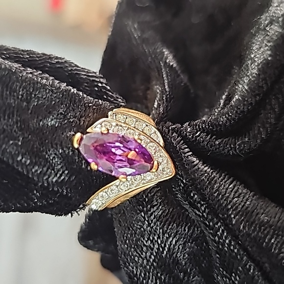 Ladies Ring Size 7 - Picture 3 of 7